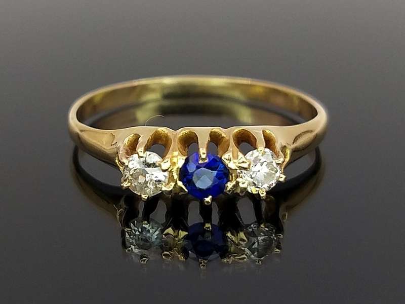 Vintage blue sapphire & diamond ring (9ct gold)