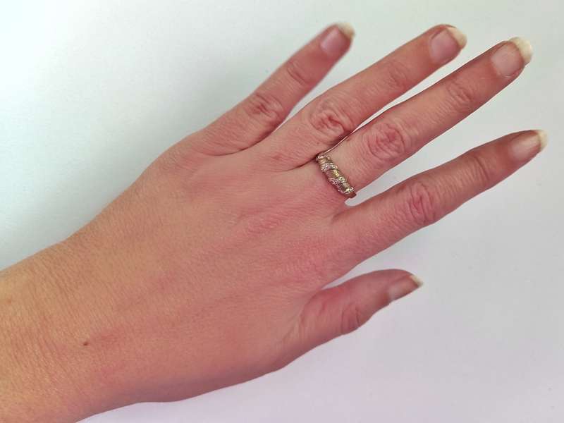 Unusual 9ct gold ring with pavé set diamonds