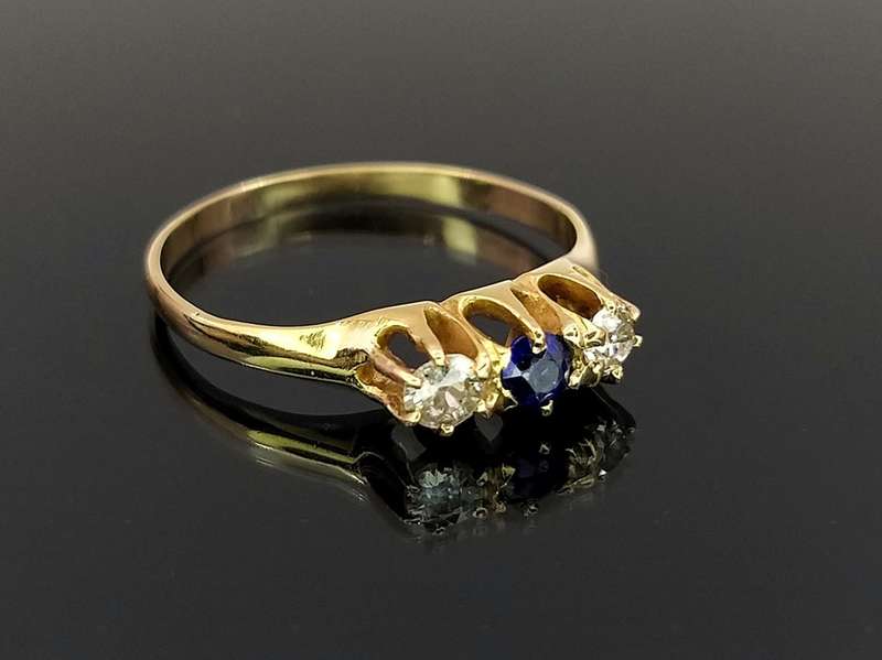 Vintage blue sapphire & diamond ring (9ct gold)