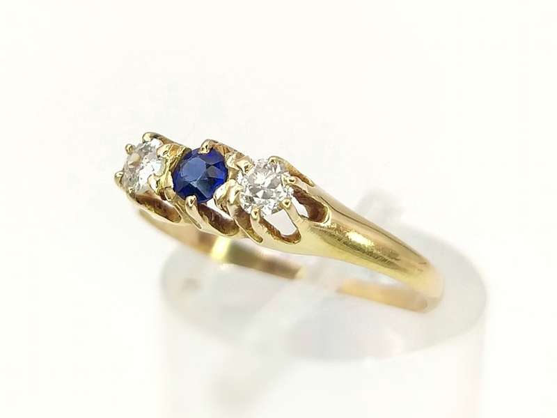 Vintage blue sapphire & diamond ring (9ct gold)