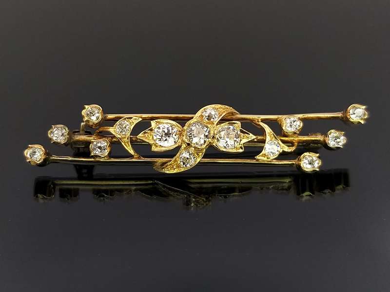 18ct gold and diamond brooch