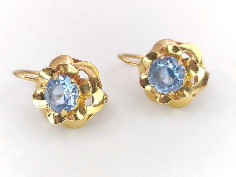 Beautiful 18ct gold blue topaz flower earrings