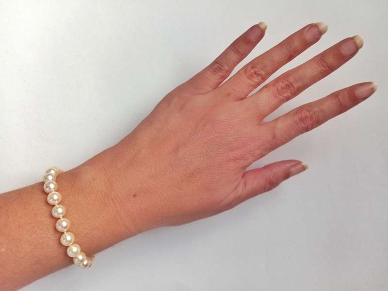 Genuine pearl bracelet with 14ct gold clasp
