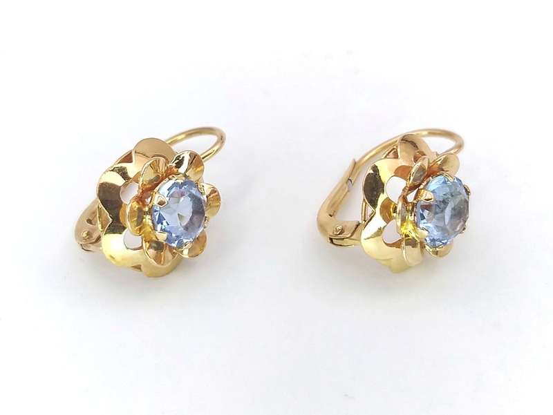 Beautiful 18ct gold blue topaz flower earrings