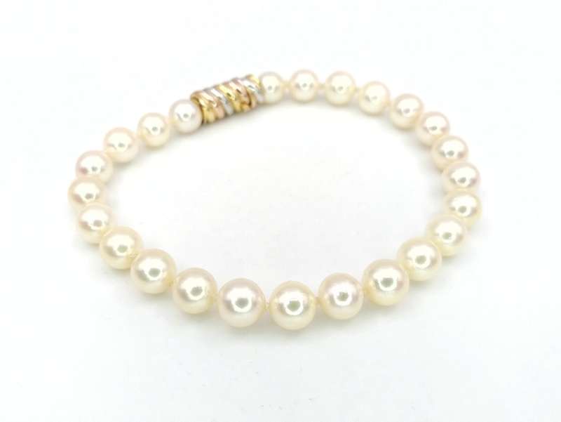 Genuine pearl bracelet with 14ct gold clasp