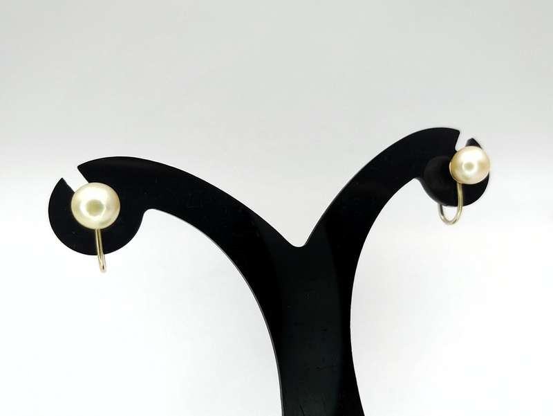 Vintage pearl earrings (9ct gold)