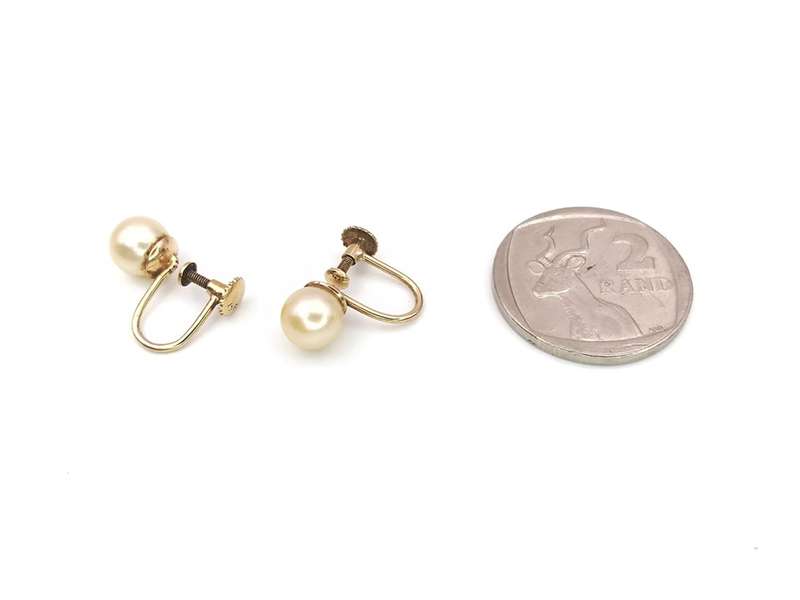 Vintage pearl earrings (9ct gold)