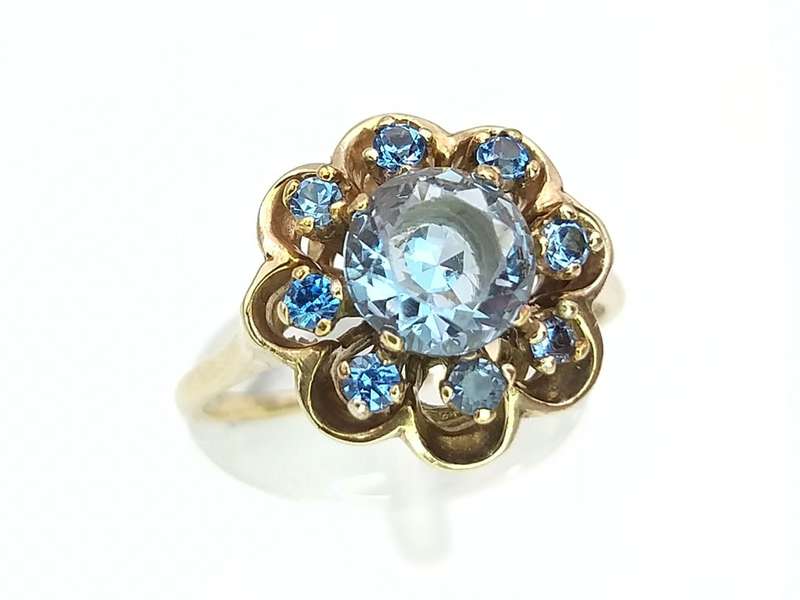 Beautiful 9ct gold blue topaz flower ring