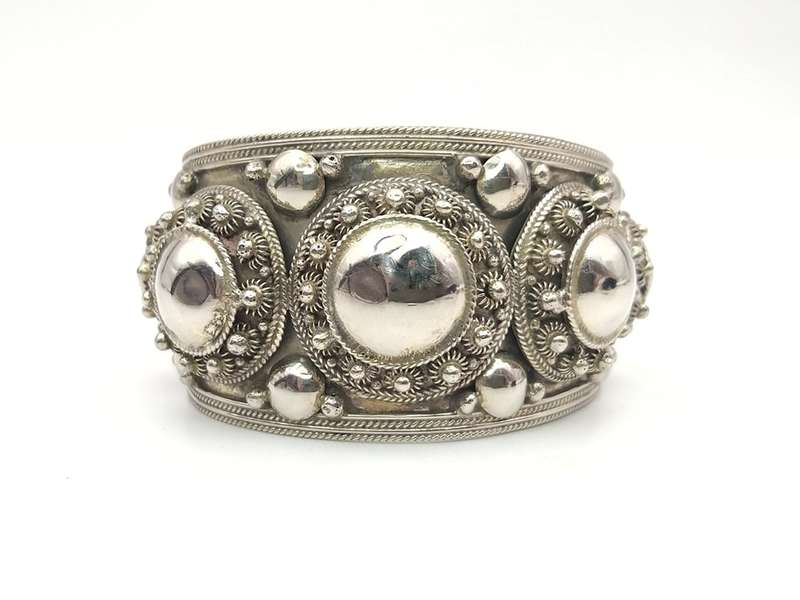 Stunning sterling silver Siam cuff