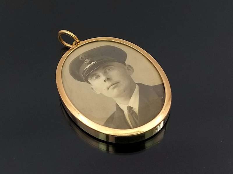 Antique 15ct gold double sided locket