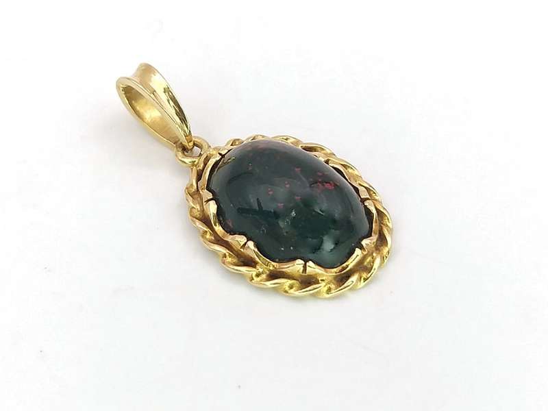 Vintage 18ct gold bloodstone pendant