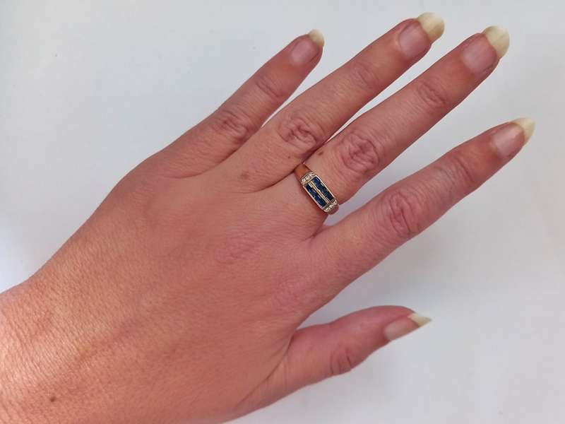 18ct gold blue sapphire & diamond ring (Art Deco style)