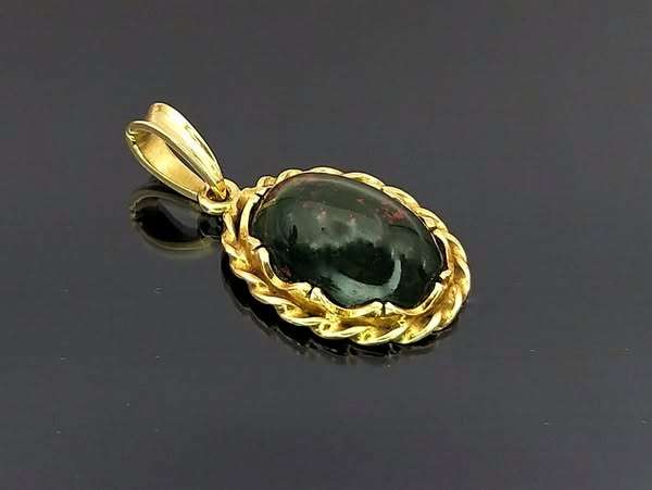 Vintage 18ct gold bloodstone pendant