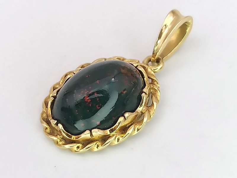 Vintage 18ct gold bloodstone pendant