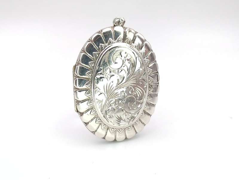 Vintage Victorian style sterling silver photo locket