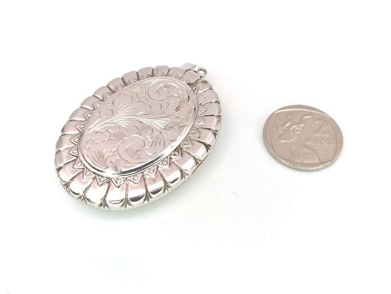 Vintage Victorian style sterling silver photo locket