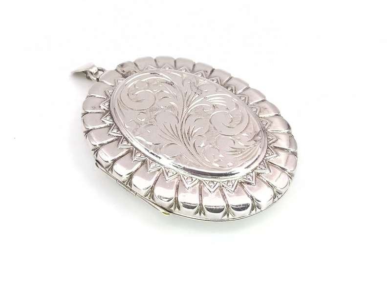 Vintage Victorian style sterling silver photo locket