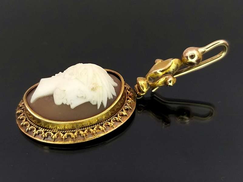 Antique cameo pendant set in 14ct gold