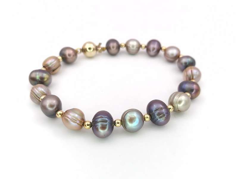 Tahitian black pearl bracelet with 9ct gold clasp
