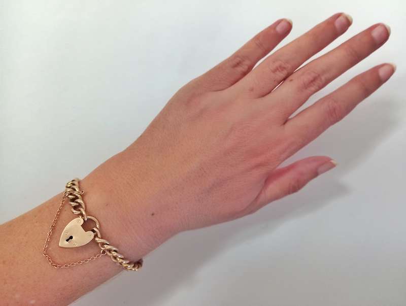 Vintage 9ct gold gate link bracelet with heart shaped clasp