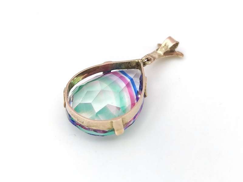 Beautiful iris glass/rainbow rhinestone pendant set in 9ct gold