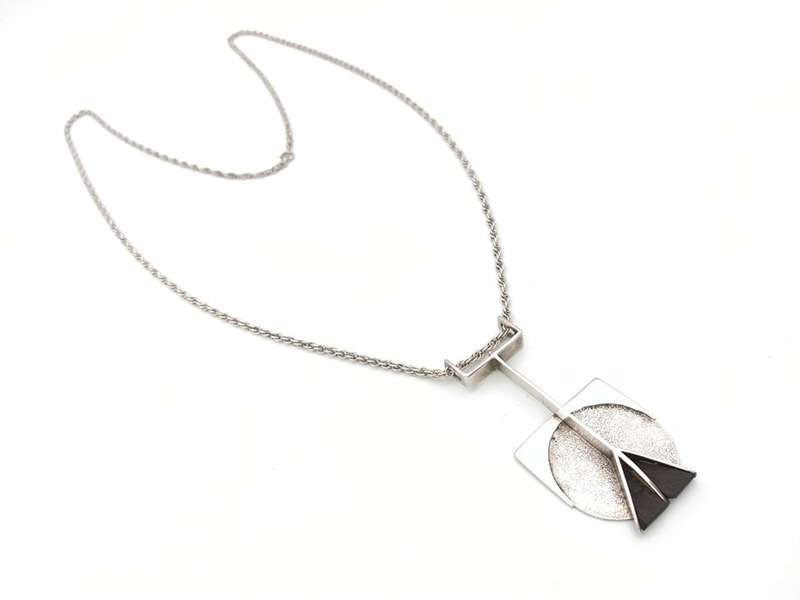 Midcentury-Modern sterling silver necklace set with geometric black stone