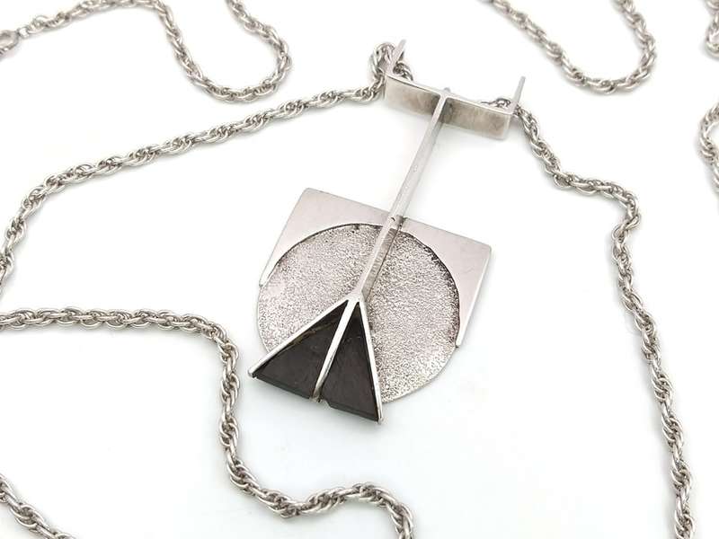 Midcentury-Modern sterling silver necklace set with geometric black stone