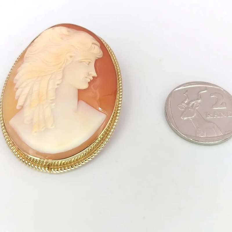 9ct gold cased Italian cameo