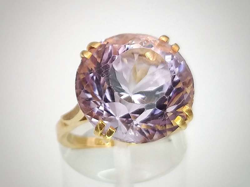 Spectacular 18ct gold & giant purple amethyst cocktail ring