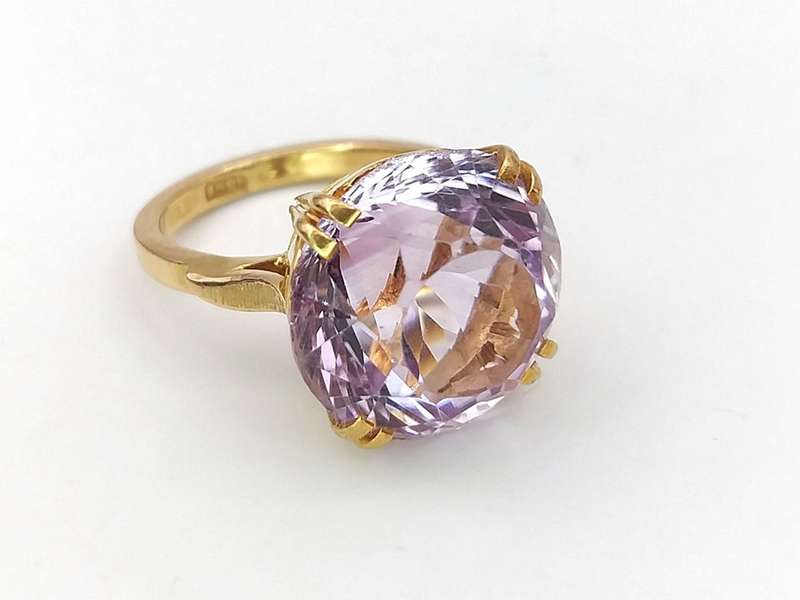 Spectacular 18ct gold & giant purple amethyst cocktail ring