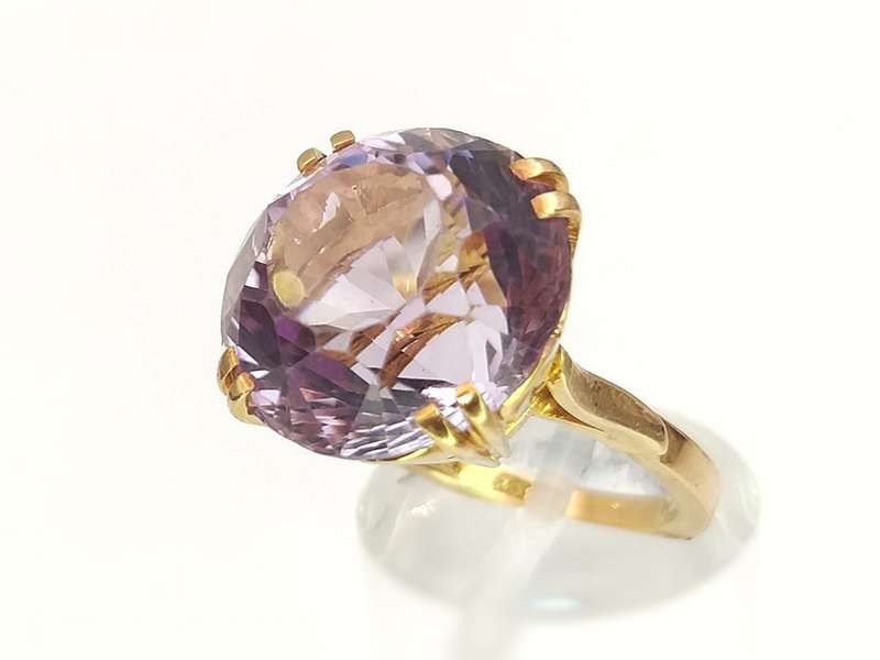 Spectacular 18ct gold & giant purple amethyst cocktail ring