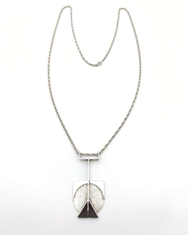Midcentury-Modern sterling silver necklace set with geometric black stone