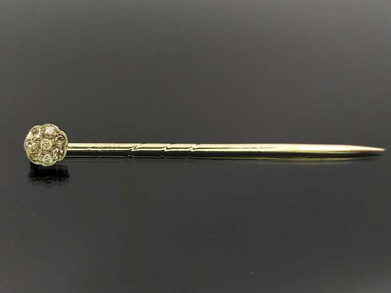 Delightful 9ct gold & diamond scarf pin