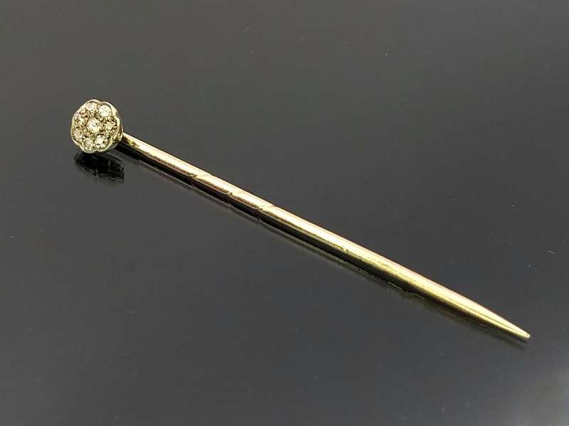 Delightful 9ct gold & diamond scarf pin