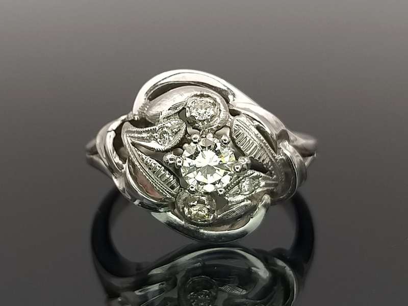 Stunning 18ct white gold & diamond ring (0.40cts)