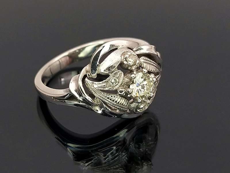 Stunning 18ct white gold & diamond ring (0.40cts)