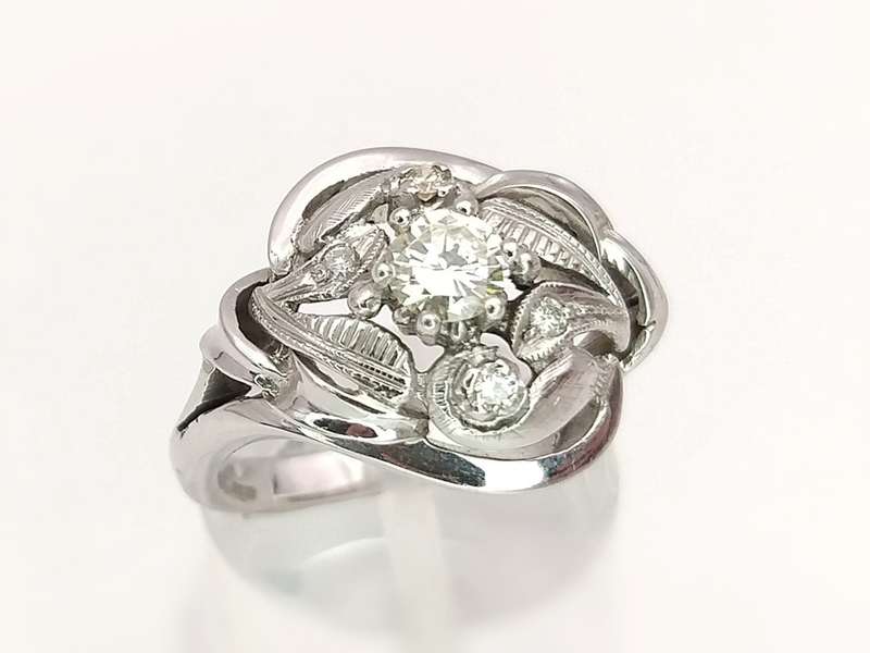 Stunning 18ct white gold & diamond ring (0.40cts)