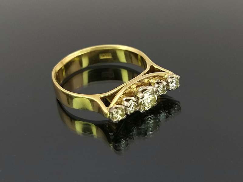 Magnificent 18ct gold ring set with five white diamonds (0.65 ct)