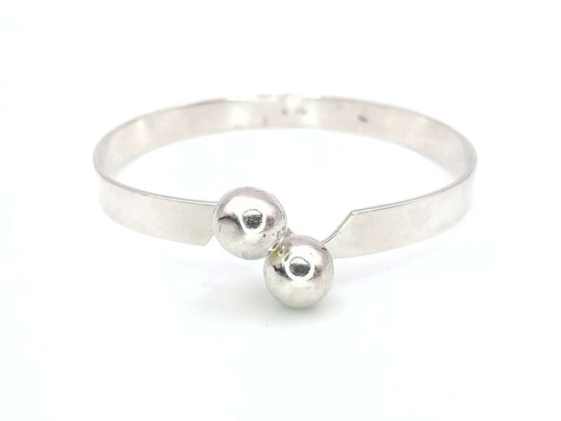 Midcentury-Modern Swedish sterling silver bangle