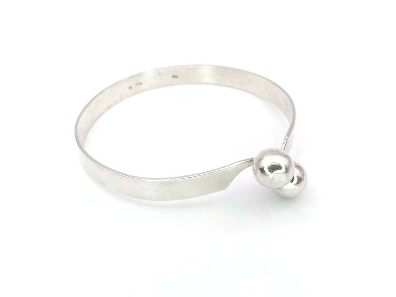 Midcentury-Modern Swedish sterling silver bangle