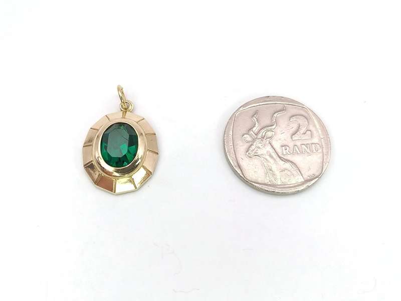 Vintage 9ct gold & green spinel pendant