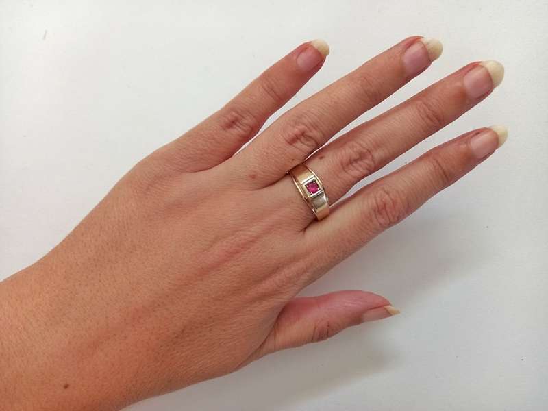 Vintage 9ct gold & ruby ring