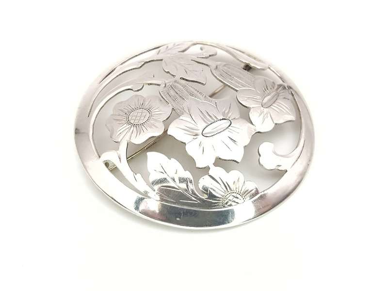 Vintage sterling silver flower brooch