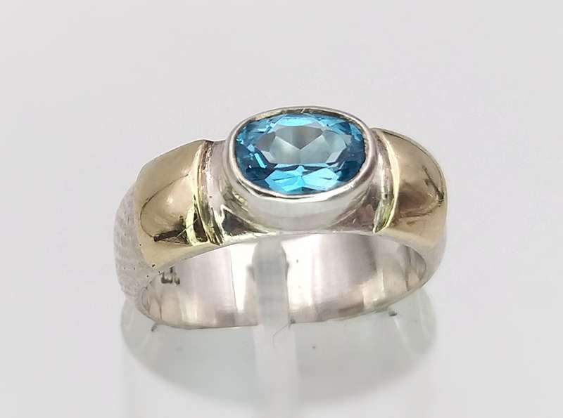 Vintage sterling silver & blue topaz ring