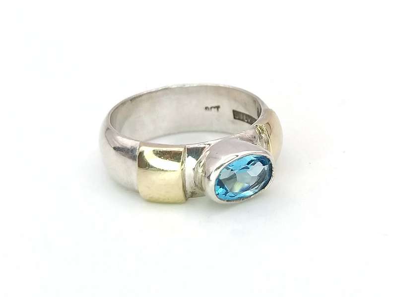 Vintage sterling silver & blue topaz ring