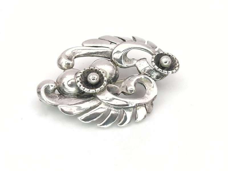 1940s style Candida sterling silver brooch