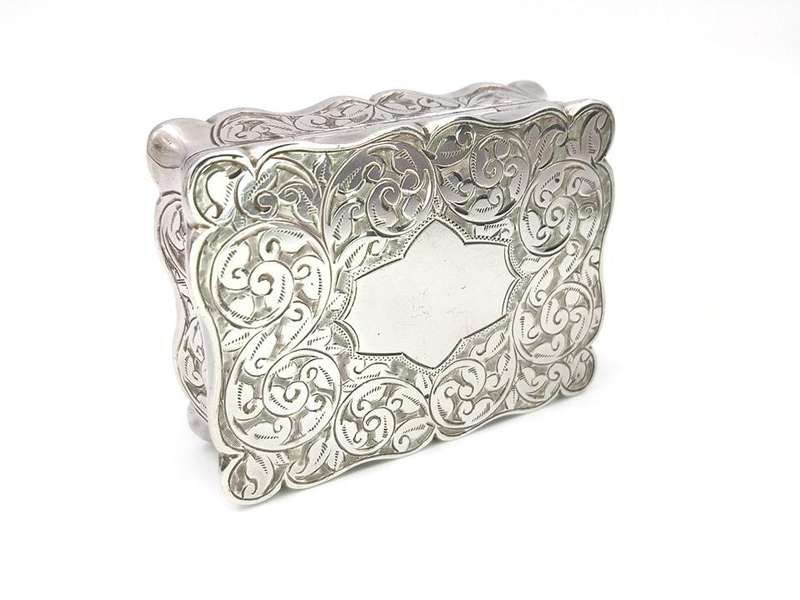 Edwardian engraved sterling silver snuff box