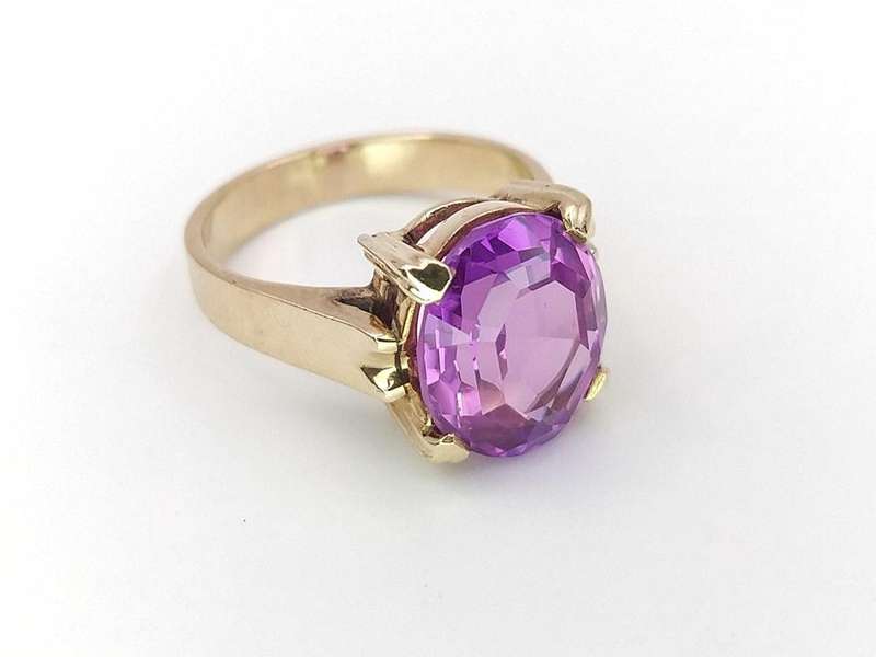 Vintage purple sapphire cocktail ring (9ct gold)