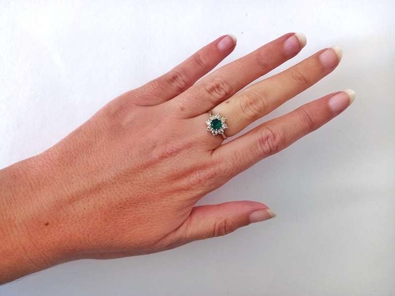 Vintage green & white cubic zirconia ring (9ct gold)