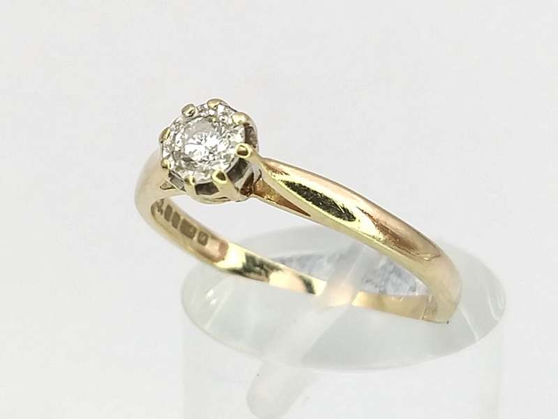 Classic solitaire diamond ring